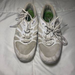 varsity cheer shoes in size 6.5